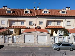 Reihenhaus  Calle murcia. ¡descubre tu nuevo hogar en esta espectacular casa unifamiliar a