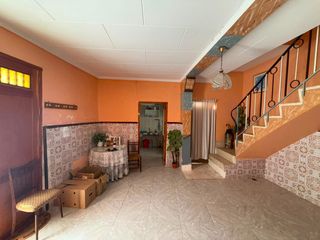 Haus  Calle sagunto 70. Casa para reformar haciendo esquina en la solana