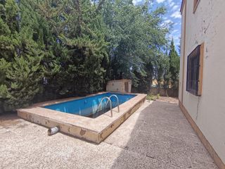 Chalet  Calle manzanares. Casa independiente para reformar