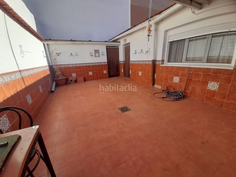 Foto fa2c2a23-7233-4e11-806f-7a9bba6b927e. Casa amb aparcament a El Poblado - Abulagar Puertollano