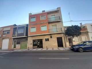 Gebäude  Calle asdrúbal. Edificio en venta calle asdrubal, local comercial y dos vivienda