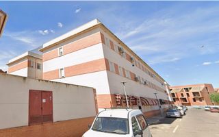 Casa  Calle clavel 15. Chalet pareado en pozuelo de calatrava - oportunidad de inversió