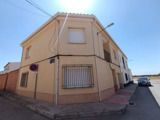 Casa  Calle don ángel pinedo. Casa pareada en socuéllamos - oportunidad de reforma