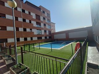Pis  Carretera de carrión. Piso de 3 dormitorios y 2 baños, plaza y trastero, en urbanizaci