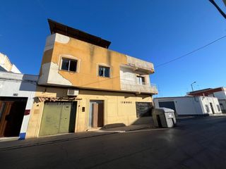 Casa adossada a Calle nueva 124. Casa para reformar haciendo esquina en calle nueva en tomelloso