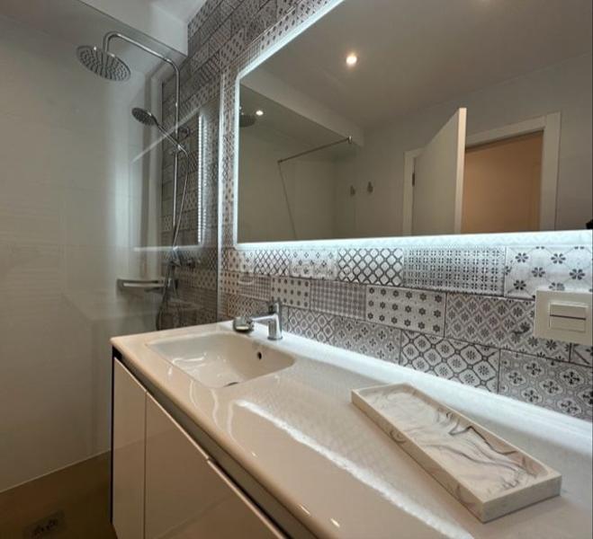 Foto e4a36bc9-84ce-4f43-b9a5-20bfc582f0bb. Location appartement avec chauffage dans Ensanche - Sar Santiago de Compostela