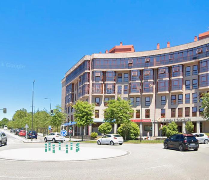 Foto bdea0c9e-a43c-4880-b1f3-a8ddbdbef26a. Parking voiture dans Concheiros - Fontiñas Santiago de Compostela