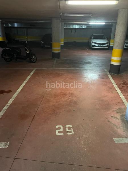 Foto ecebc8a6-ec1a-4b89-9909-5845528ea34c. Parking voiture dans Concheiros - Fontiñas Santiago de Compostela