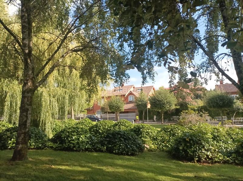 Foto d2541f37-3454-449d-94d9-dcc48f926a66. Lloguer xalet amb xemeneia calefacció aparcament piscina a Santiago de Compostela