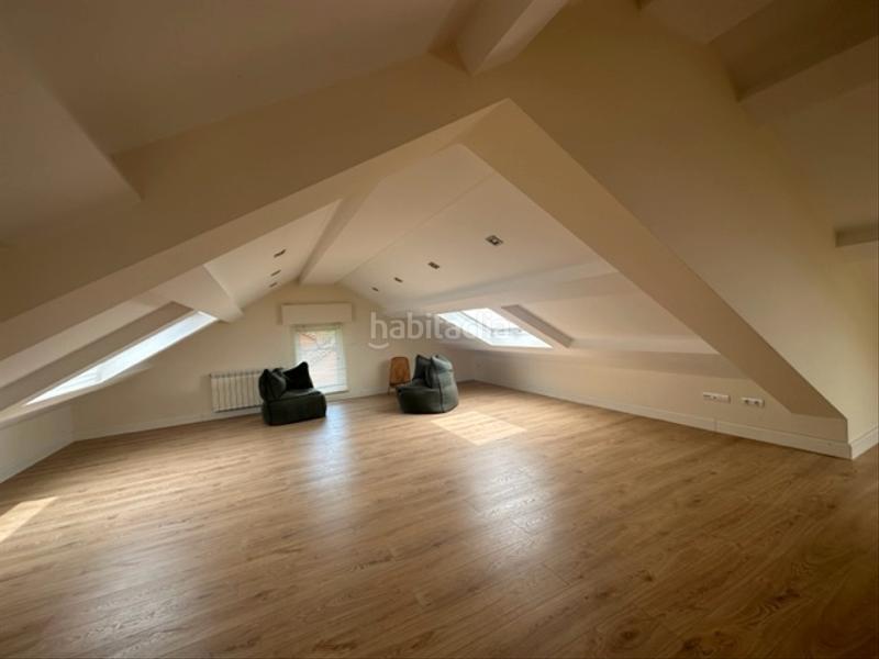 Foto 31dc45d6-cb79-45ea-b7b8-4bfce4cada23. Rent chalet with fireplace heating parking pool in Santiago de Compostela