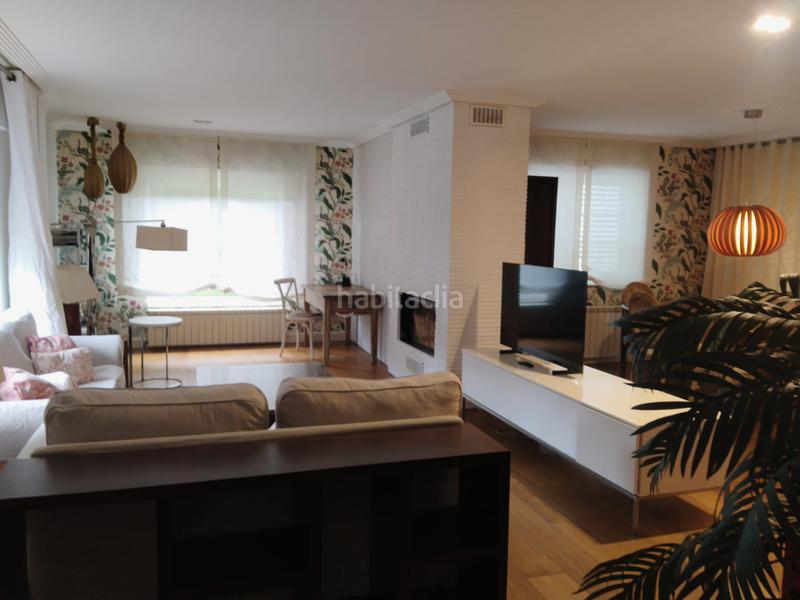 Foto 4783a4ce-6691-49ce-b976-06d89d187914. Rent chalet with fireplace heating parking pool in Santiago de Compostela