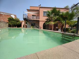 Xalet a Rambla de la verge del roser 12. Estupendo chalet en vilallonga con piscina y jardin