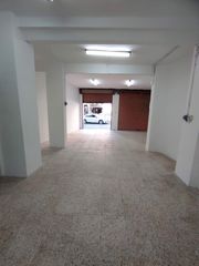 Local Comercial a Carrer vint 61. Gran local con escaparte