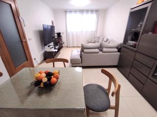 Etagenwohnung  Carrer verge del pilar. Piso de 3 habit ideal para parejas