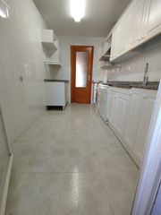 Piso en Valls. Piso en el centro de valls, 4 habit, 2 baños completos y plaza d