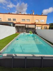 Casa adosada  Avinguda de montserrat. Chalet amplio con jardin y piscina.