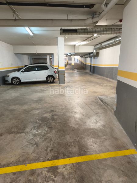 Foto 30db56db-4134-40ee-8540-30b5b9170249. Car parking in carrer de roig 22 in Centre Reus