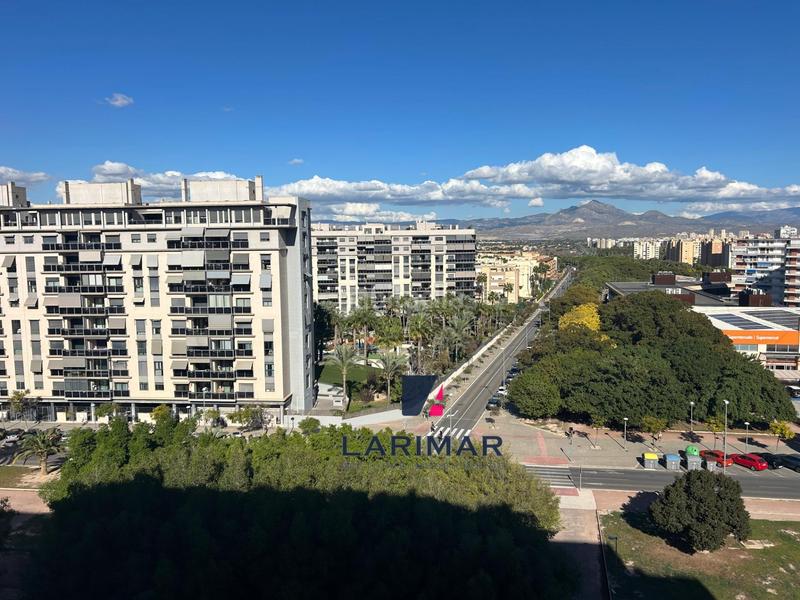 Foto 42d835ca-db89-4e62-9d37-75a77a59ab63. Lloguer àtic amb aparcament piscina a Playa de San Juan Alicante