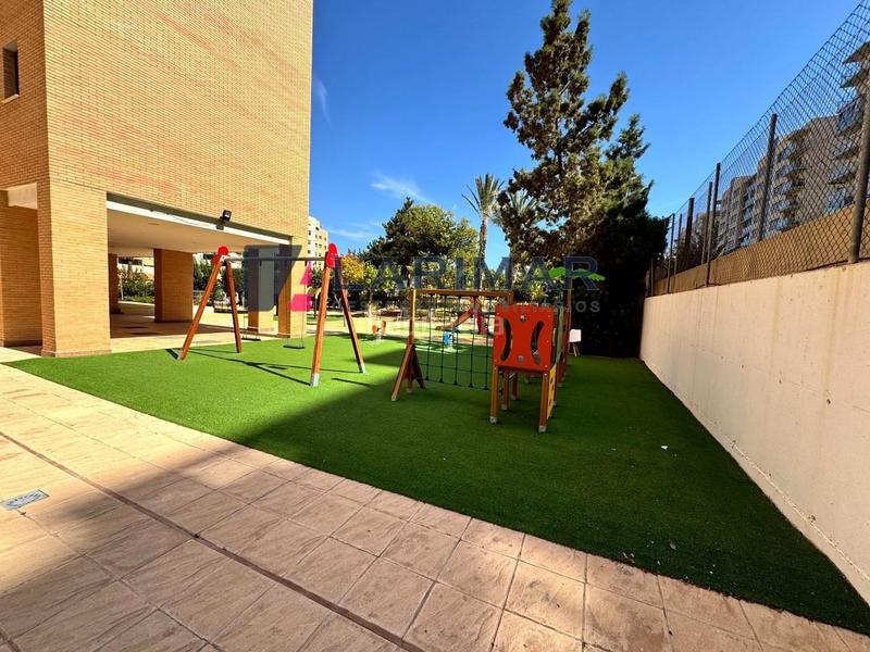 Foto dad8ea94-fa2e-4c4d-a563-a5755179f569. Miete dachwohnung mit parking pool in Playa de San Juan Alicante