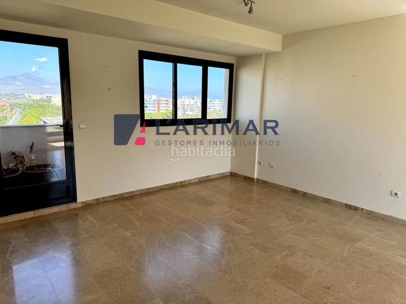 Foto 370d8d93-6537-4ffa-82cf-819ac2c45b39. Rent penthouse with parking pool in Playa de San Juan Alicante