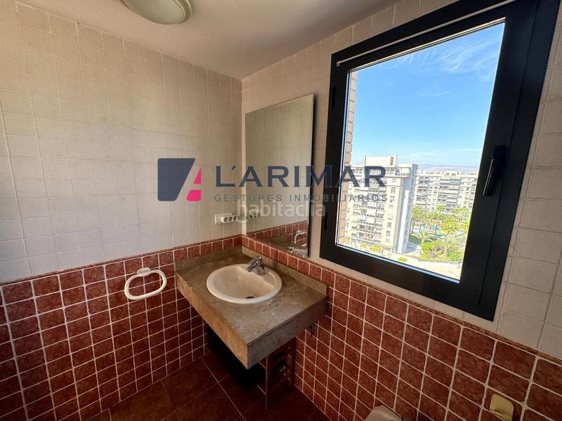 Foto 98cf1217-142e-459e-af8a-d8408899ab39. Rent penthouse with parking pool in Playa de San Juan Alicante