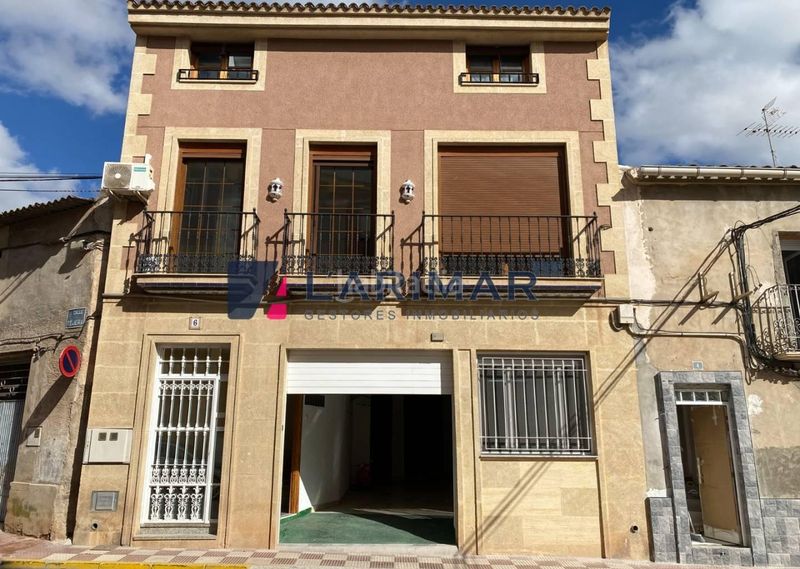Foto a42ec139-6b66-4d01-b89d-e5b9cac245ee. Casa amb aparcament a Sax