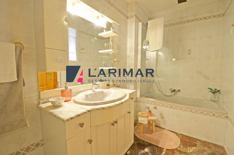 Foto c5bf8e46-7c14-4d72-800d-be72e287afd6. Casa amb aparcament a Sax