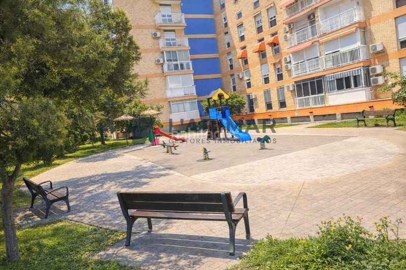 Foto da6ff4dc-85e0-44e0-864d-6c4890293a30. Pis amb piscina a Alipark Alicante