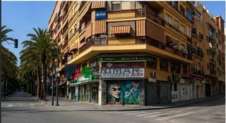 Local Comercial en Calle de calderón de la barca 8. Excepcional local comercial de 328 m2 en pleno centro de alicant