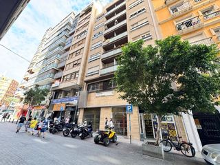 Pis a Calle general primo de rivera 10. Hostal en pleno funcionamiento en el centro de alicante  licenci