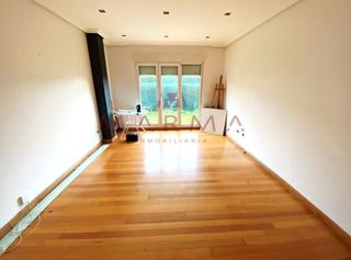Appartement en Barrio el jurrio 51. Bajo con jardn en parbayn