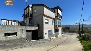 Casa a Maceda. Se vende casa a escasos min a pie del centro de maceda y a 25min