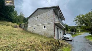 Casa  Santa uxia. Descubre tu nuevo hogar en la encantadora ciudad de orense!