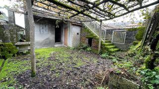 Casa a Porqueira. Descubre el encanto de esta casa de piedra sin registrar, con po