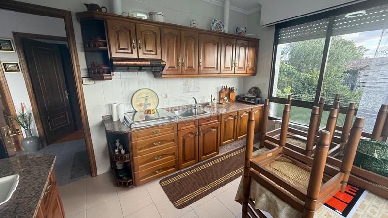 Foto dc99cbd2-bd88-4ba5-94ed-63e9b6d3a84a. Casa  en el pueblo a escasos 10 minutos del centro , que consta del año 1890, registrada y reformada en el año 1990 en Maceda