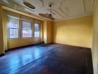 Pis  Ribeira de canedo. Piso en venta en el corazón de chantada con 4 habitaciones