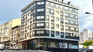 Appartement  Ramon puga noguerol. Piso en el centro con 3 habitaciones, dos baños, dos ascensores
