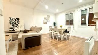 Apartamento  Rio arenteiro. Apartamento reformado al lado de la plaza de la marina con 2 hab
