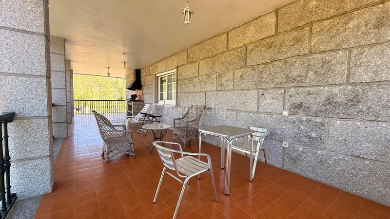 Foto d6a82576-6a50-4ffd-80fb-a967b888ea16. Xalet amb aparcament piscina a Leiro