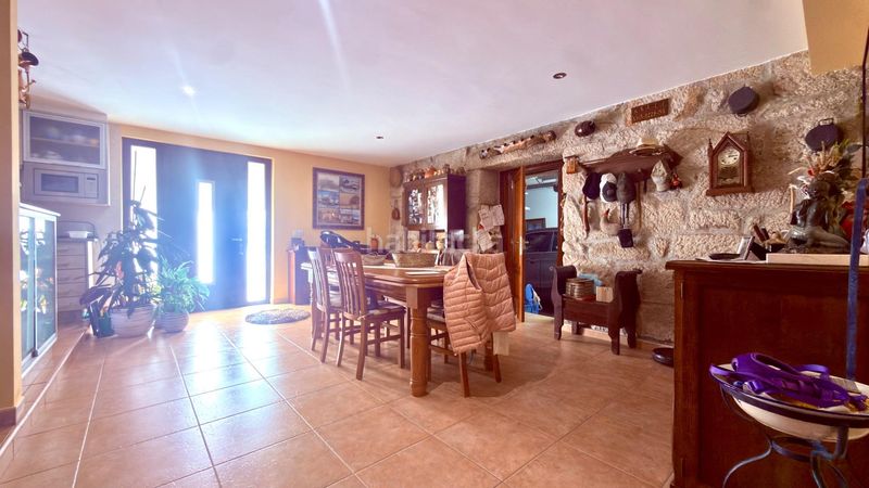 Foto 7feff132-4efa-438f-a1a6-b96c39fd8f4b. Casa amb aparcament a Esgos