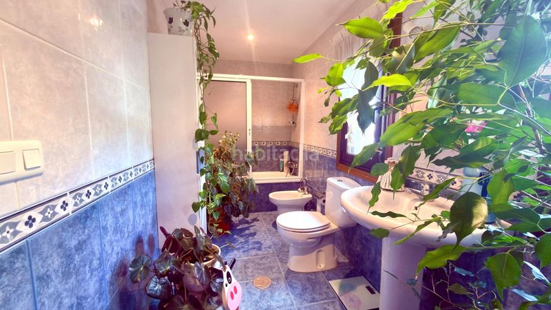 Foto fa596364-7dd8-4ec7-91f7-07f8f9bb5b42. Casa amb aparcament a Esgos