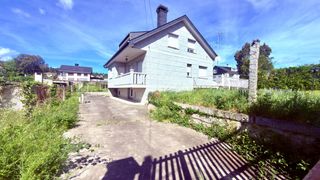 Terreno residencial en Barbadás. Descubre tu nuevo hogar en esta impresionante casa independiente