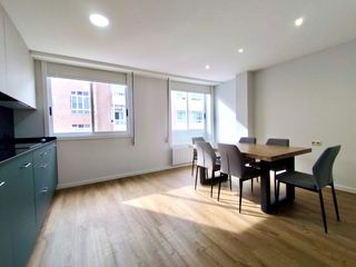 Location Appartement  Calle san francisco blanco. Se alquila piso comunidad incluida  3h 2cb  reformado como nuevo