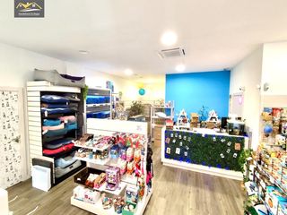 Lloguer Local Comercial  Calle manuel pereira. Se alquila con opción a compra bajo con 121 m2 útiles a pie de c