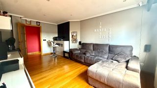 Location Appartement  Ramon puga noguerol. Se alquila piso como nuevo junto a residencia sanitaria con tres