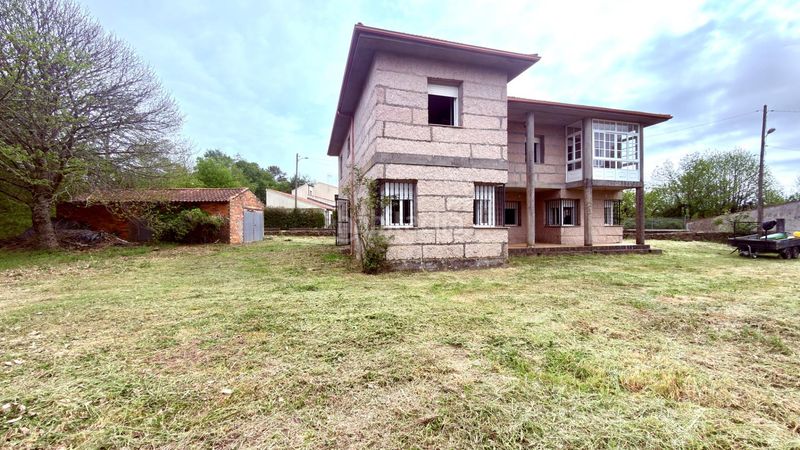 Foto 5b9247ce-d1c6-46ce-9996-d6124fa68f38. Casa amb aparcament a Carballedo