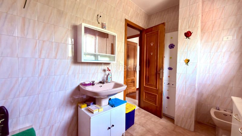 Foto e4b52c42-2496-44d5-9f61-d83a4f8c4336. Casa amb aparcament a Carballedo