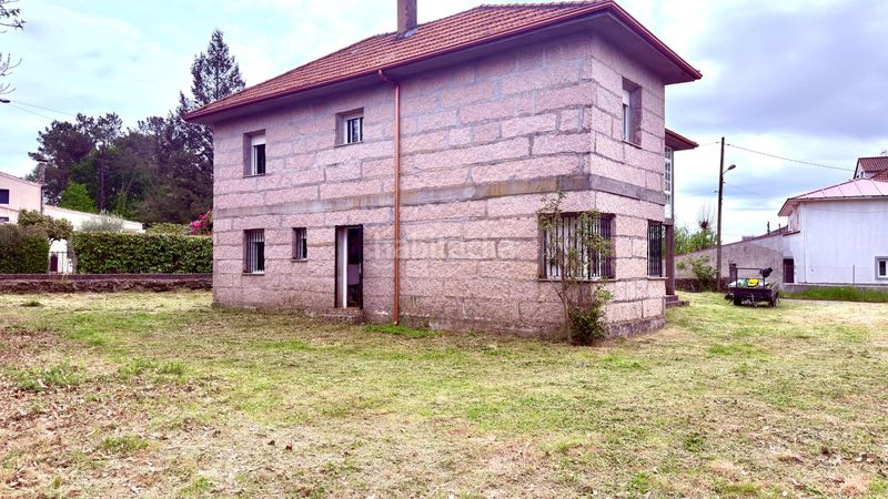 Foto f13dcfb3-222b-4d37-a5c1-b1aeaa197422. Casa amb aparcament a Carballedo