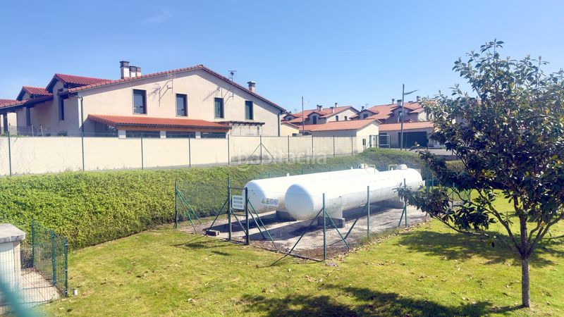 Foto 297ccb4a-4994-49ce-b8a6-763c27493e5f. Casa aparellada amb calefacció piscina a Merca (A)
