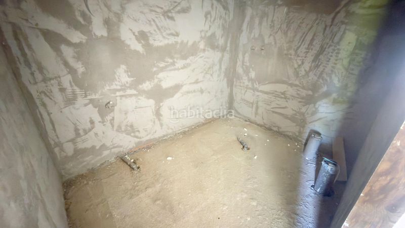 Foto 5520abf8-5853-4ce9-baa4-b54da0581df4. Casa aparellada amb calefacció piscina a Merca (A)